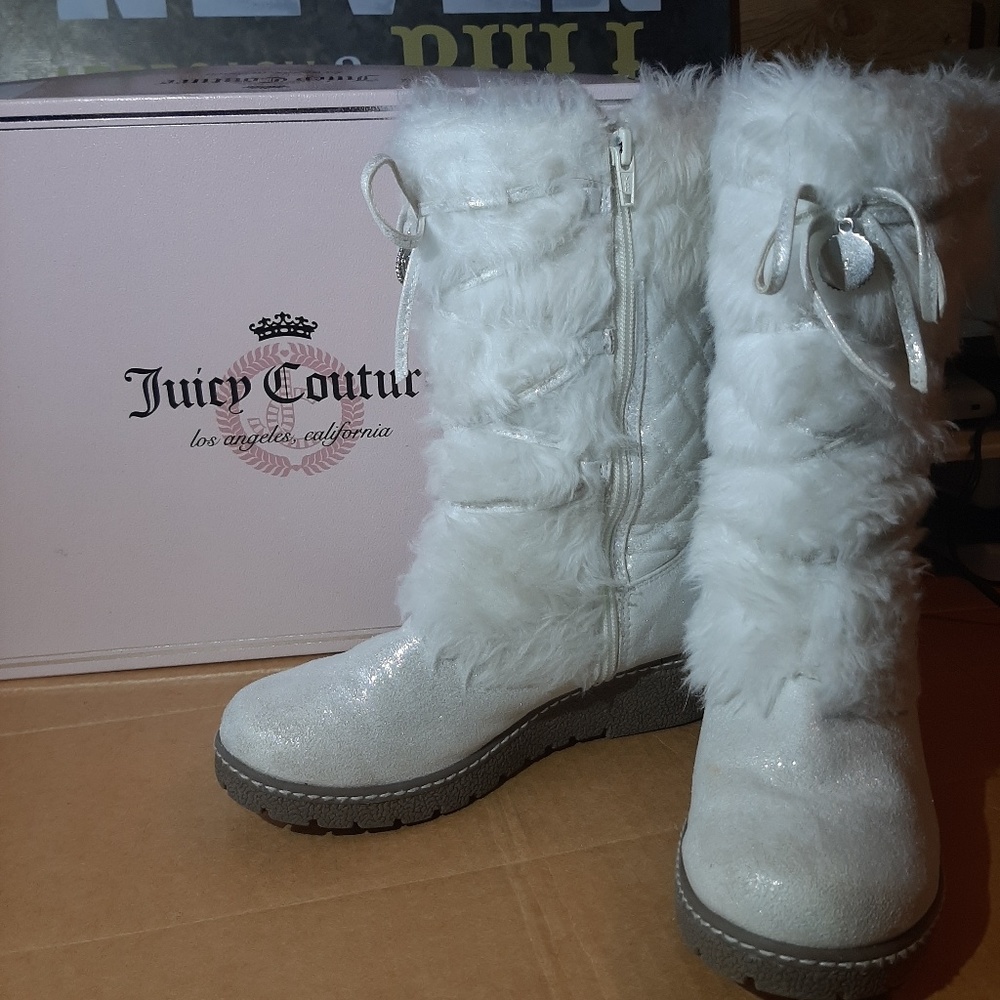 Girls Juicy Couture white boots size 4